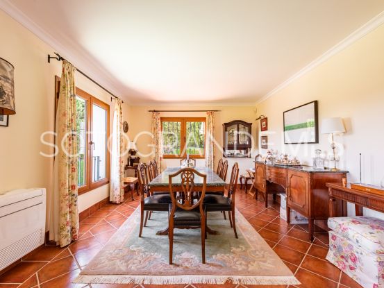 Villa de 4 dormitorios en Zona F | Teseo Estate