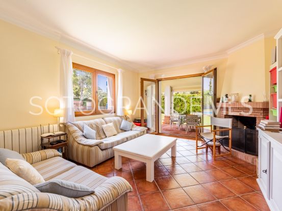 Villa de 4 dormitorios en Zona F | Teseo Estate