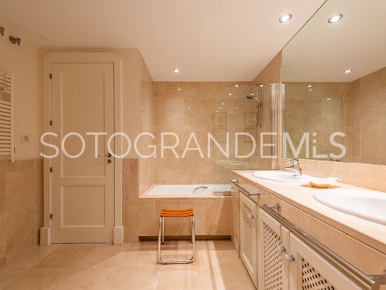 Comprar apartamento en Ribera del Gurami, Marina de Sotogrande | Teseo Estate