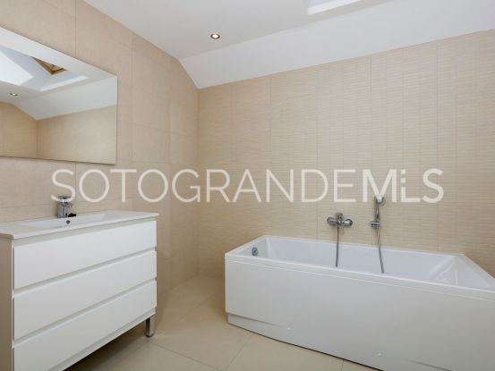 For sale Zona B 6 bedrooms villa | Teseo Estate