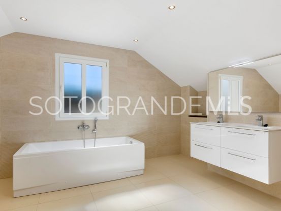For sale Zona B 6 bedrooms villa | Teseo Estate