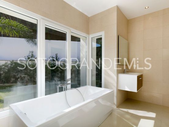 For sale Zona B 6 bedrooms villa | Teseo Estate