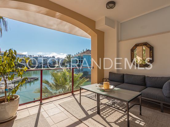 For sale apartment with 2 bedrooms in Ribera del Pez Luna, Sotogrande Marina | Teseo Estate