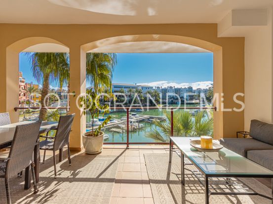 For sale apartment with 2 bedrooms in Ribera del Pez Luna, Sotogrande Marina | Teseo Estate