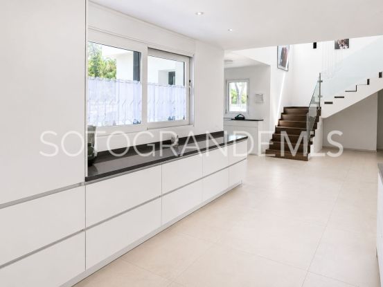 5 bedrooms villa in Kings & Queens for sale | Teseo Estate