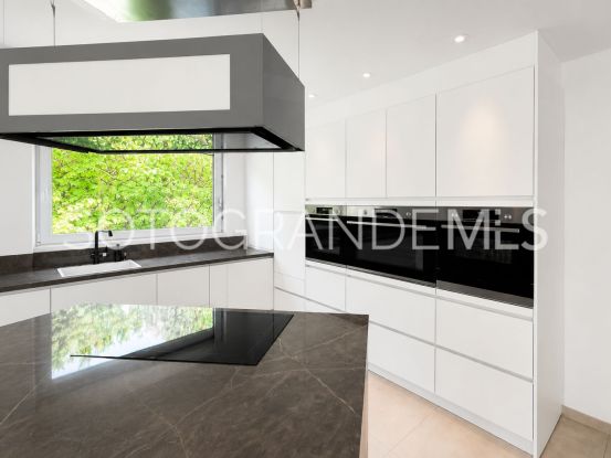 5 bedrooms villa in Kings & Queens for sale | Teseo Estate