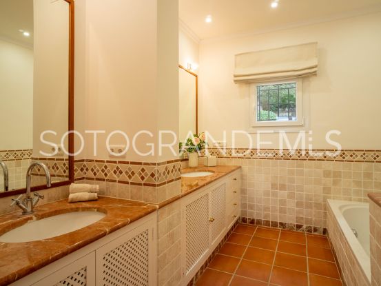 Comprar villa en Zona G, Sotogrande Alto | Teseo Estate