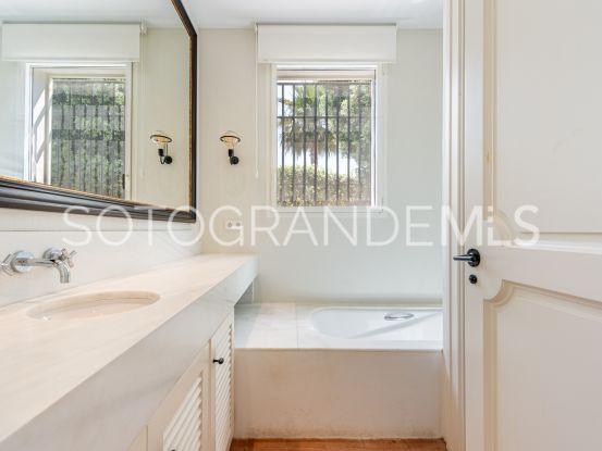 Sotogrande Costa, adosado en venta | Teseo Estate