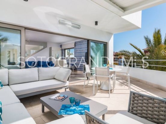 Buy duplex penthouse with 4 bedrooms in Isla del Pez Barbero, Sotogrande | Teseo Estate