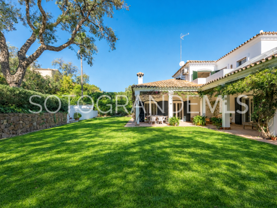 For sale villa in Zona C with 4 bedrooms | Teseo Estate