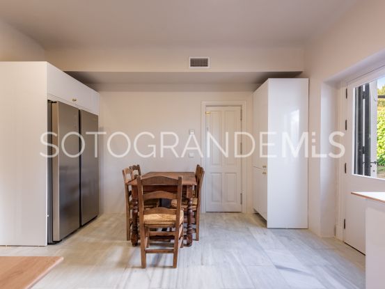 For sale villa in Zona C with 4 bedrooms | Teseo Estate