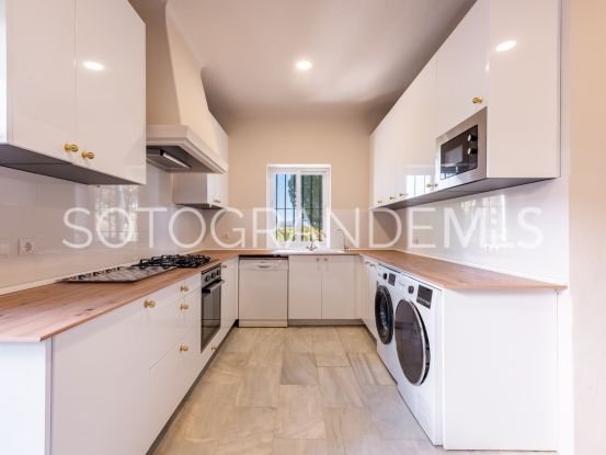 For sale villa in Zona C with 4 bedrooms | Teseo Estate