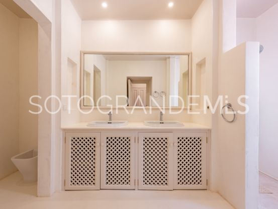 For sale villa in Zona C with 4 bedrooms | Teseo Estate