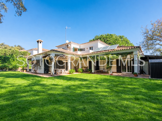 For sale villa in Zona C with 4 bedrooms | Teseo Estate