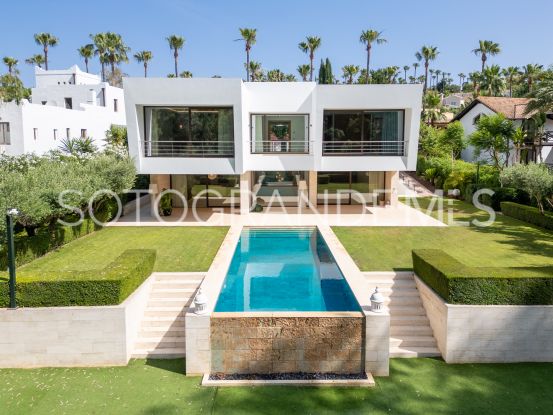 Comprar villa en Zona F con 5 dormitorios | Teseo Estate