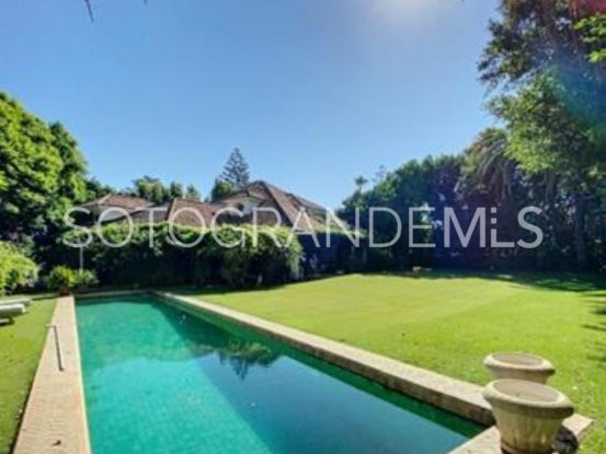Villa en venta con 5 dormitorios en Reyes y Reinas, Sotogrande Costa | Teseo Estate