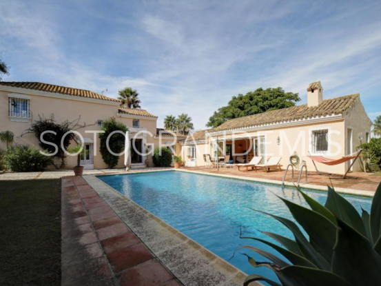Villa for sale in Zona F with 5 bedrooms | Teseo Estate