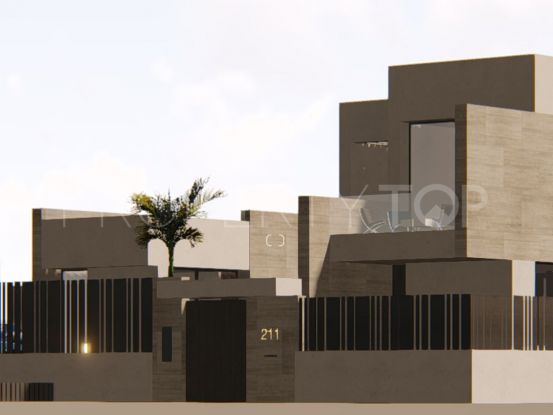 Well located villa under construction in Nueva Andalucía within walking distance to the beach