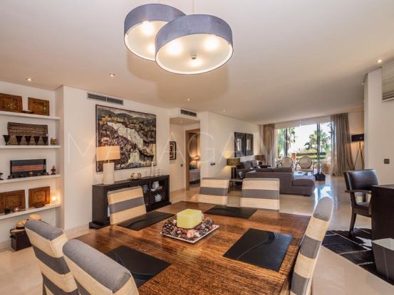 Apartamento en venta con 3 dormitorios en Mansion Club, Marbella Golden Mile | Villa Noble