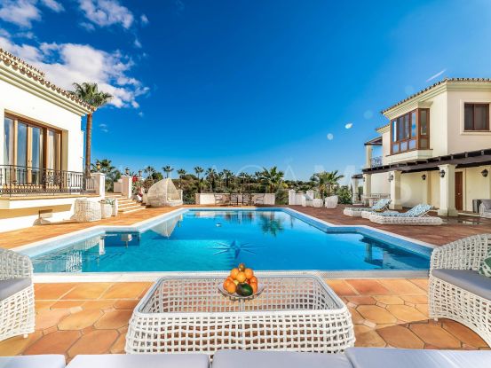 For sale Altos del Paraiso villa with 16 bedrooms | Villa Noble