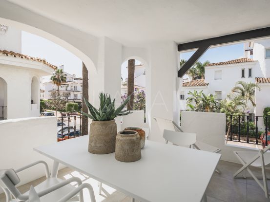 Apartamento de 2 dormitorios a la venta en Los Naranjos de Marbella, Nueva Andalucia | Villa Noble