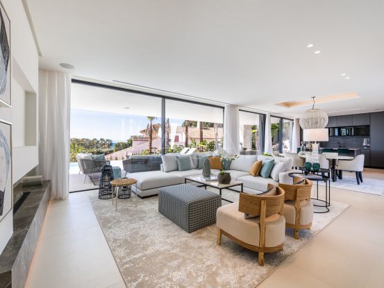 Villa con 5 dormitorios a la venta en Marbella Este | Drumelia Real Estates