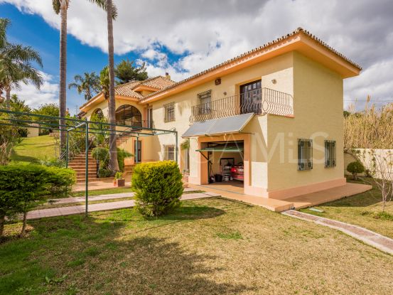 Villa con 5 dormitorios en venta en El Padron, Estepona | Bromley Estates