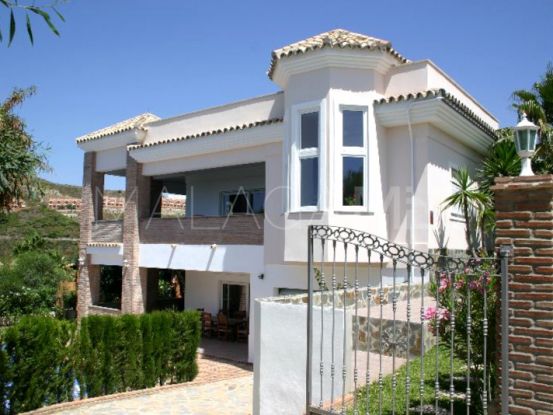Villa for sale in Atalaya Golf with 6 bedrooms | Bromley Estates