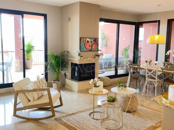 For sale apartment with 3 bedrooms in Calahonda | Bromley Estates