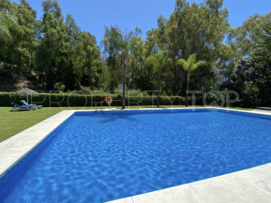 Beautiful apartment in a gated community in a very high demand location in Nueva Andalucia
