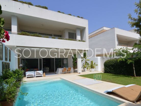 Pareado a la venta en Polo Gardens con 5 dormitorios | BM Property Consultants