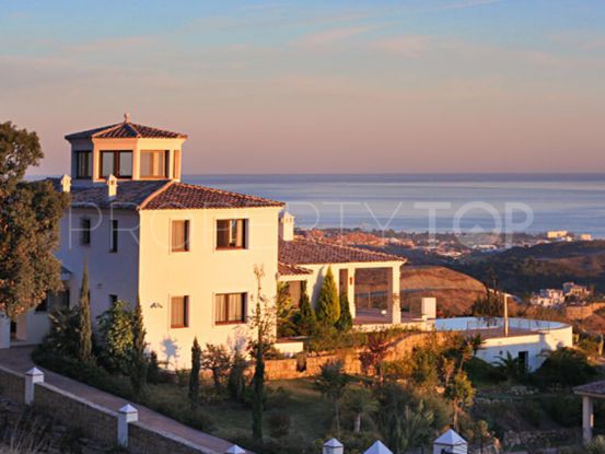 Villa for sale in Puerto del Capitan, Benahavis | Luxury Villa Sales