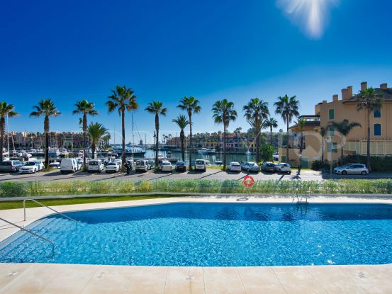 Se vende apartamento planta baja de 2 dormitorios en Marina de Sotogrande | Luxury Villa Sales