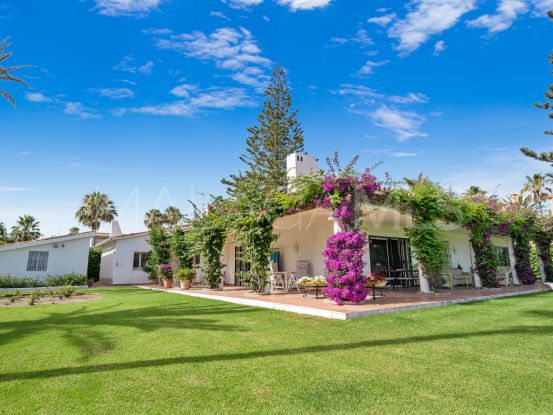Villa for sale in Estepona Playa with 6 bedrooms | Arias-Camisón Properties
