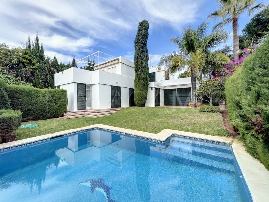 Comprar villa en El Presidente, Estepona | Arias-Camisón Properties