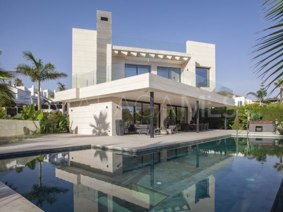 Villa for sale in Parcelas del Golf, Nueva Andalucia | Arias-Camisón Properties