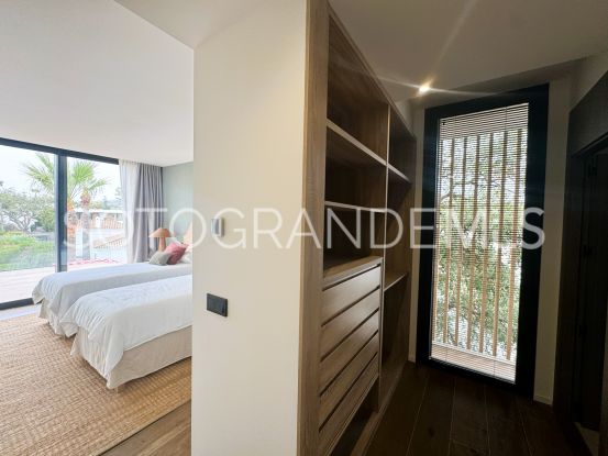 Zona B, Sotogrande Costa, villa de 5 dormitorios en venta | Consuelo Silva Real Estate
