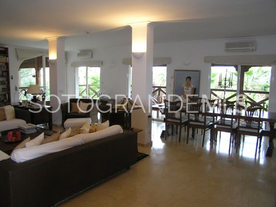 Villa en venta en Sotogrande Costa con 5 dormitorios | Consuelo Silva Real Estate