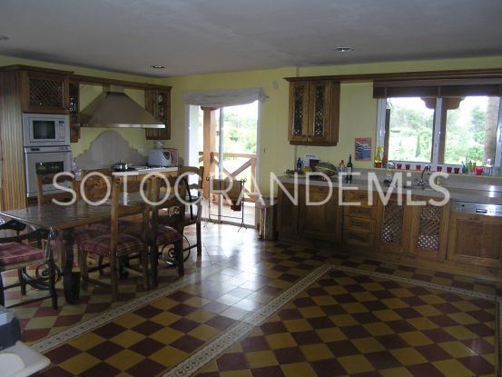 Villa en venta en Sotogrande Costa con 5 dormitorios | Consuelo Silva Real Estate