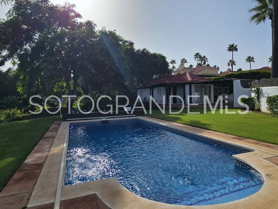 Villa en venta en Sotogrande Costa con 5 dormitorios | Consuelo Silva Real Estate
