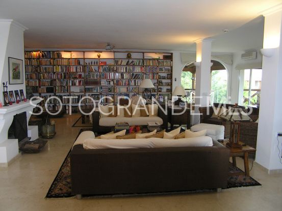 Villa en venta en Sotogrande Costa con 5 dormitorios | Consuelo Silva Real Estate