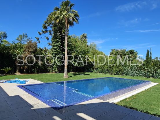 Reyes y Reinas, Sotogrande Costa, villa en venta | Consuelo Silva Real Estate