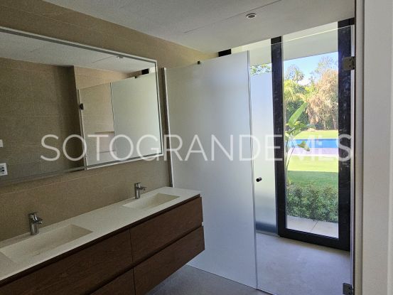 Reyes y Reinas, Sotogrande Costa, villa en venta | Consuelo Silva Real Estate