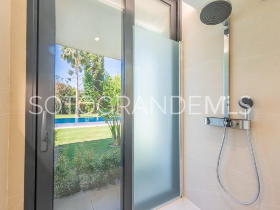 Reyes y Reinas, Sotogrande Costa, villa en venta de 5 dormitorios | Holmes Property Sales