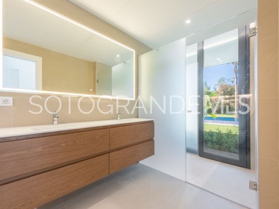 Reyes y Reinas, Sotogrande Costa, villa en venta de 5 dormitorios | Holmes Property Sales