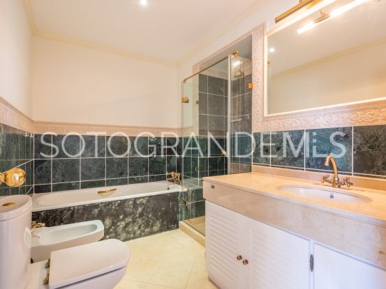Sotogrande Puerto Deportivo, Ático con 4 dormitorios a la venta | Holmes Property Sales