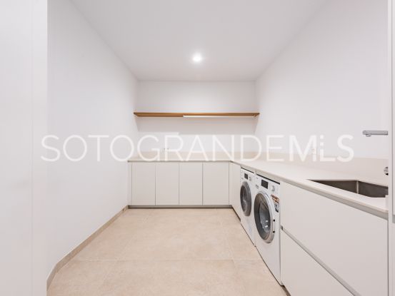 Villa en venta en Zona F de 5 dormitorios | Holmes Property Sales