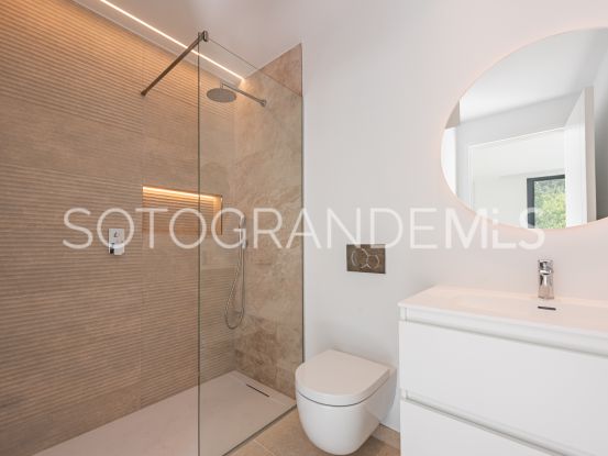 Villa en venta en Zona F de 5 dormitorios | Holmes Property Sales