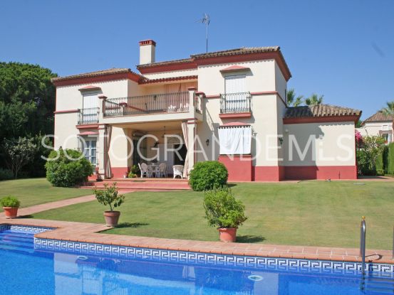 Sotogrande Costa Central, villa a la venta con 4 dormitorios | Holmes Property Sales