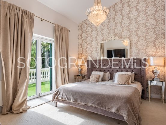 Villa de 5 dormitorios a la venta en Sotogrande Costa Central | Holmes Property Sales
